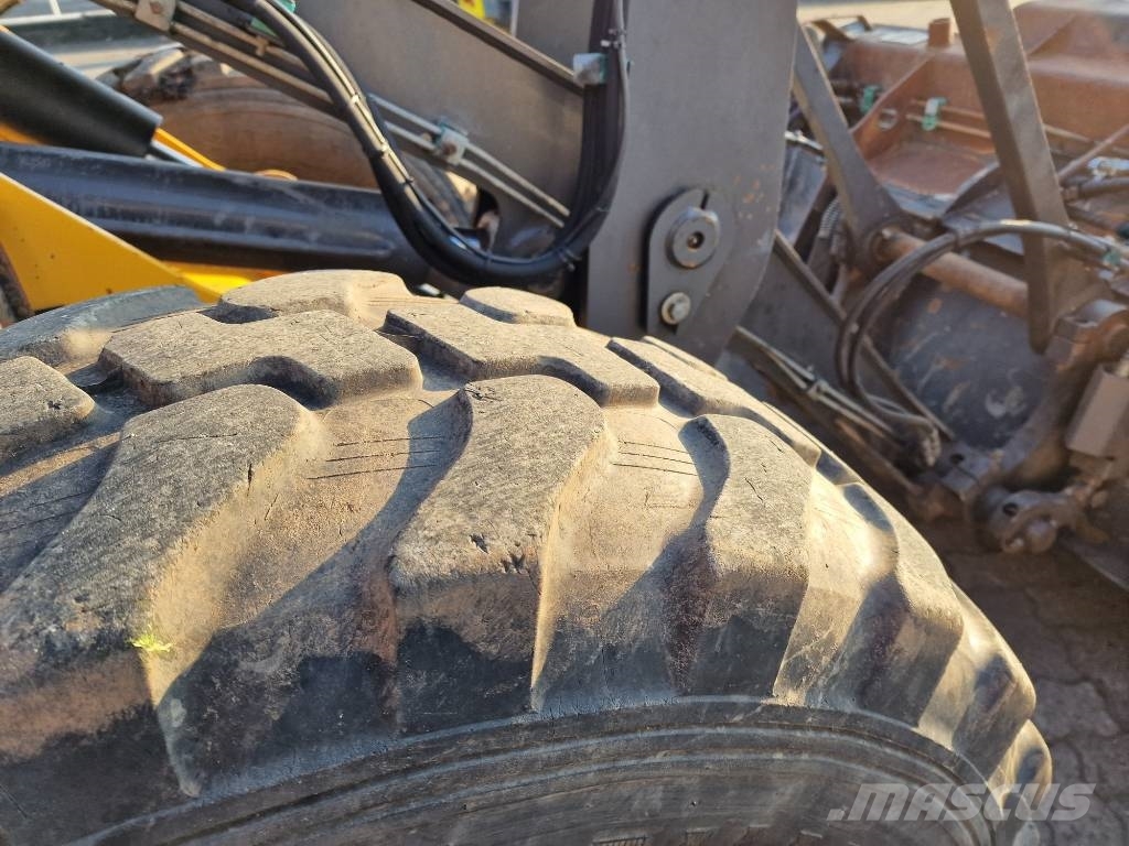 New Holland W 70 TC Chargeuse sur pneus