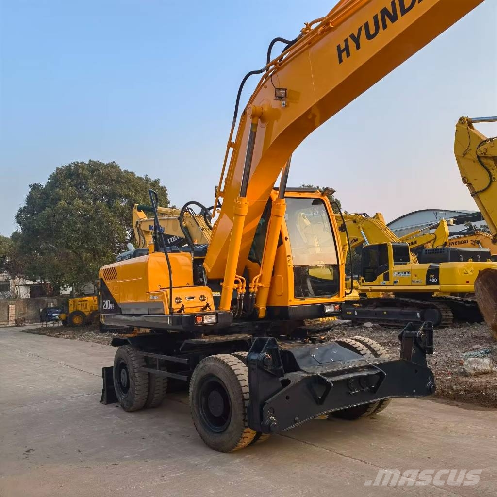 Hyundai 210W-9   Shanghai largest supplier حفارات بعجل