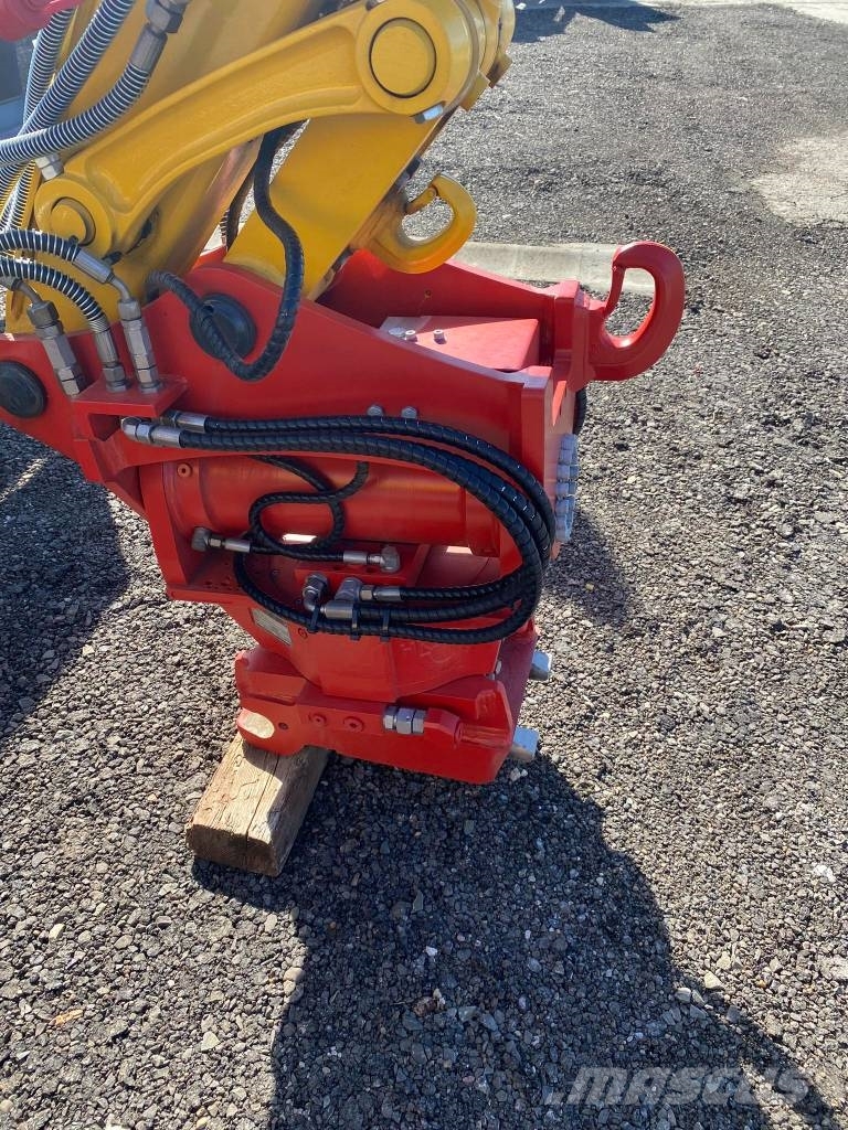 Komatsu PW 98 MR-11 EO Excavatoare cu roti