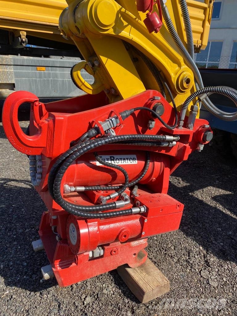 Komatsu PW 98 MR-11 EO Excavatoare cu roti