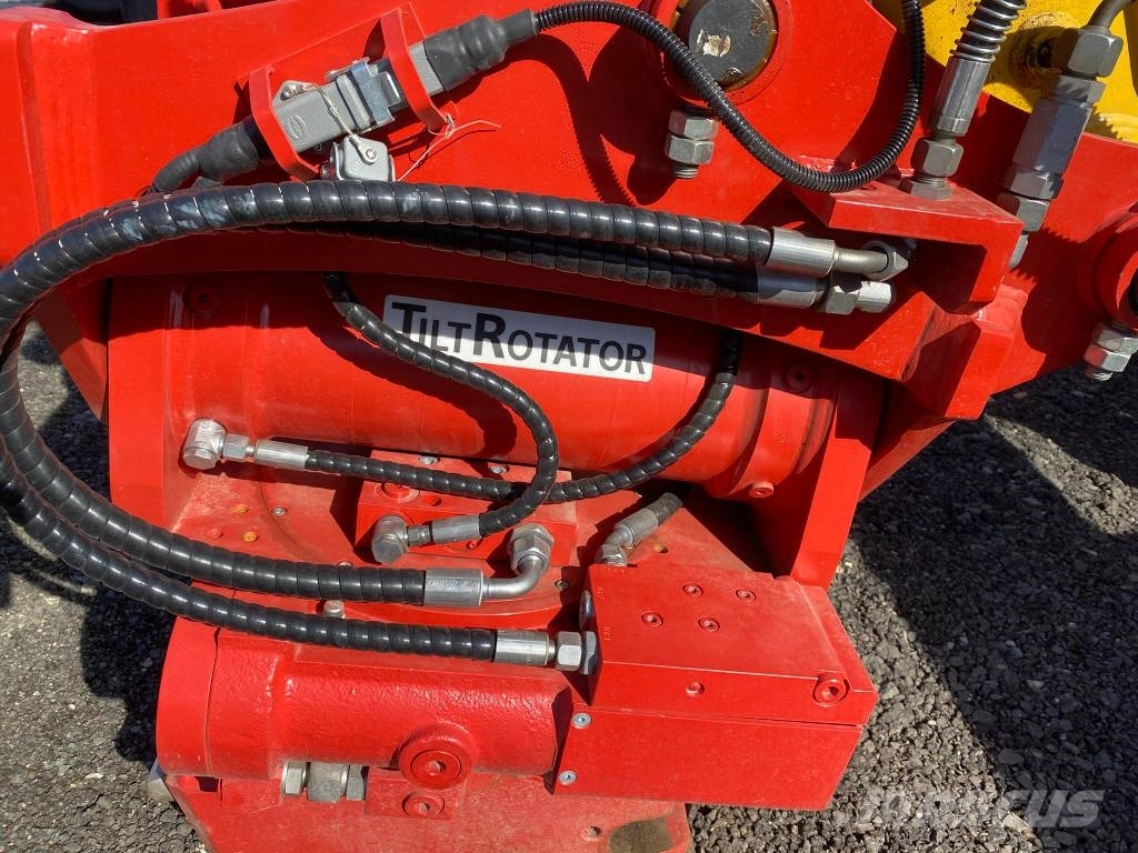 Komatsu PW 98 MR-11 EO Excavatoare cu roti