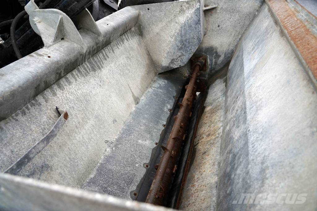 SANDSPRIDARE 1500MM FJÄRÅS OF SWEDEN 砂と塩撒き専用車