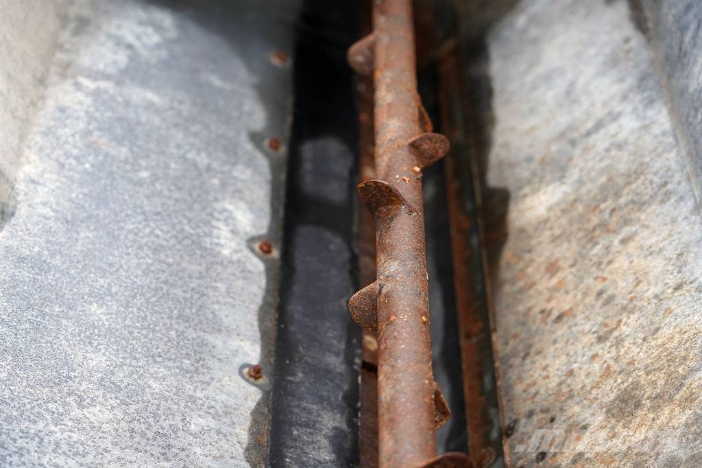 SANDSPRIDARE 1500MM FJÄRÅS OF SWEDEN 砂と塩撒き専用車