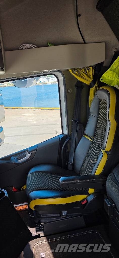 Volvo FH 16 750 平板栏板货车