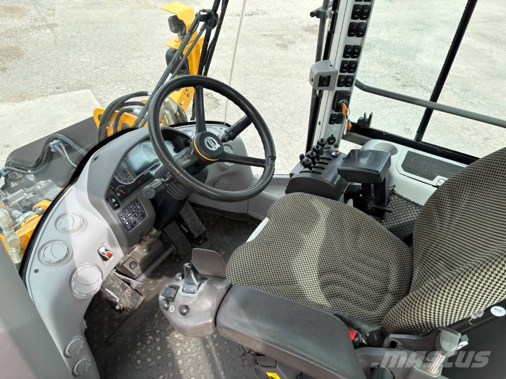 Volvo L60H hjullastare, long boom, nya traktordäck الجرارات