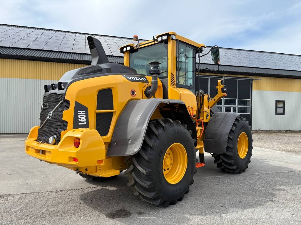 Volvo L60H hjullastare, long boom, nya traktordäck الجرارات
