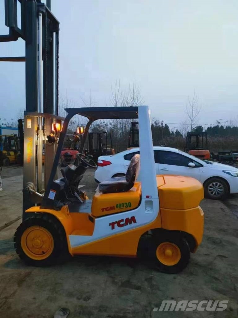 TCM FD30-1 شاحنات الديزل