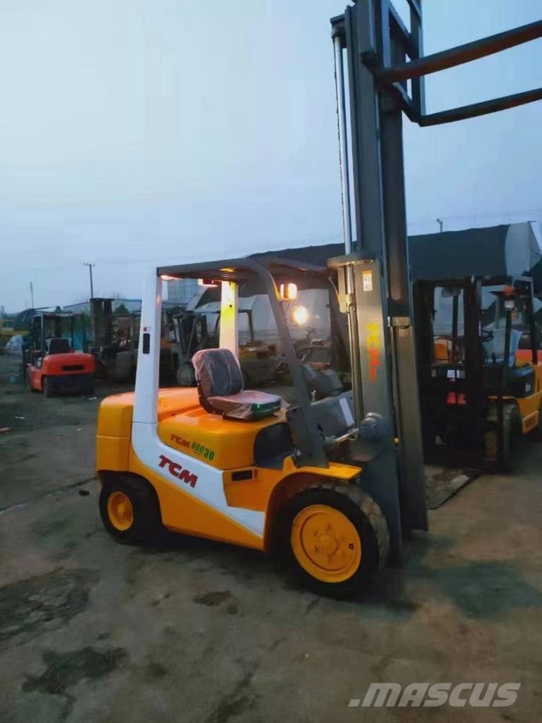 TCM FD30-1 شاحنات الديزل