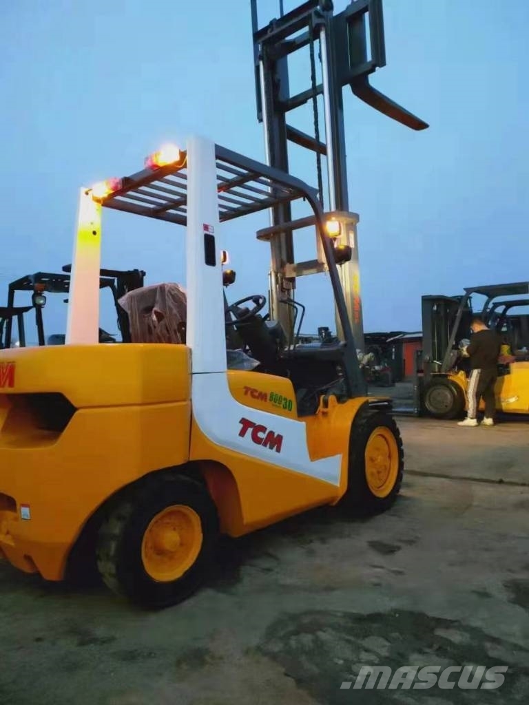 TCM FD30-1 شاحنات الديزل