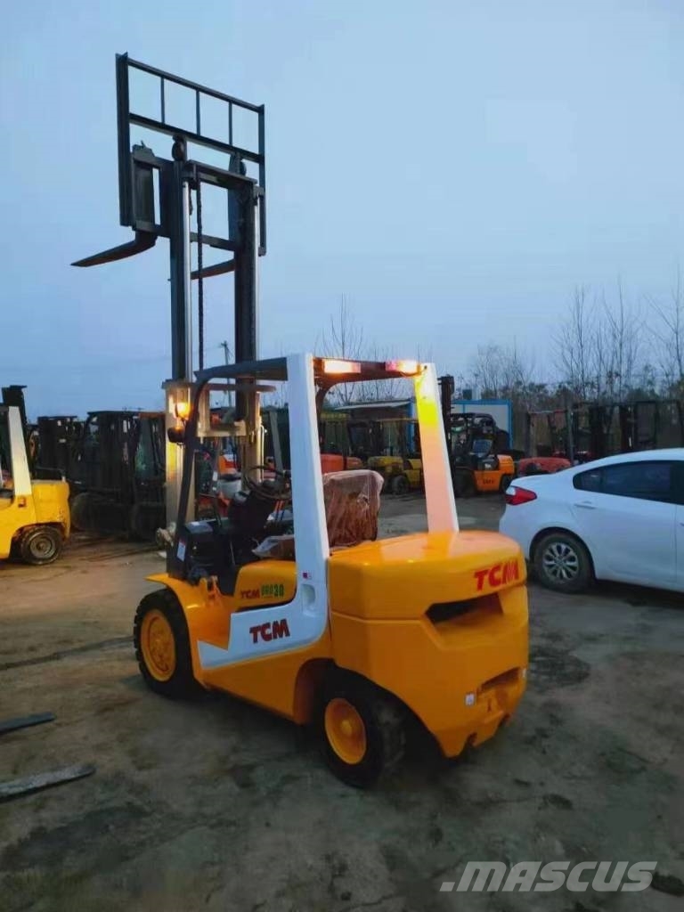 TCM FD30-1 شاحنات الديزل