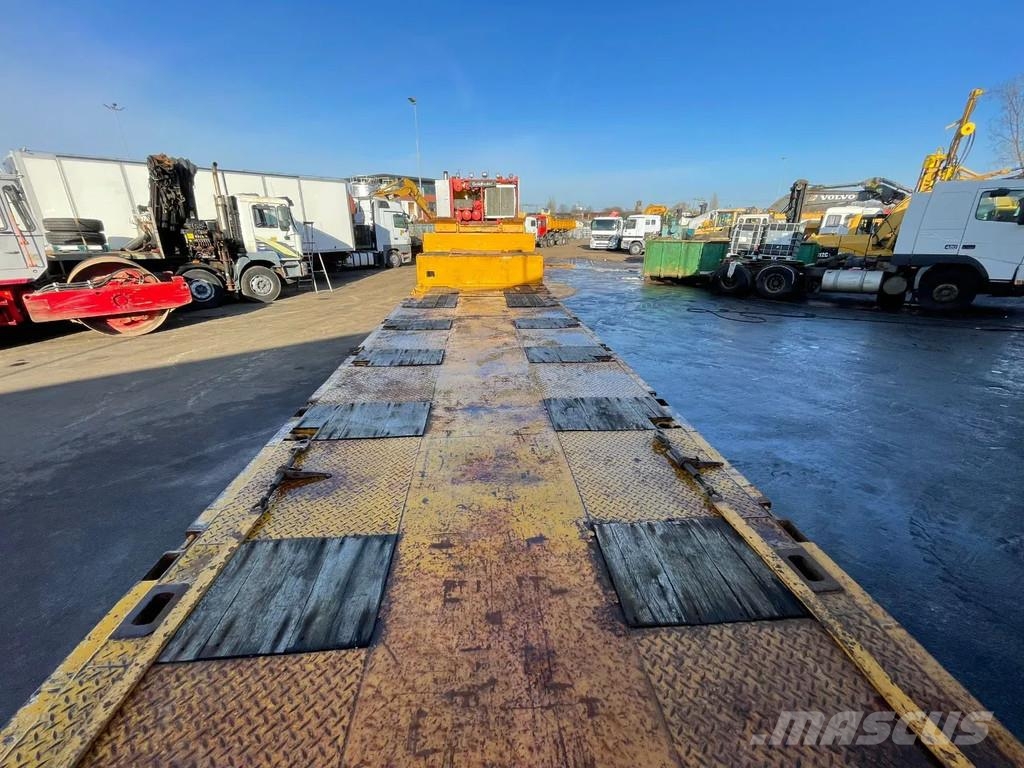 Goldhofer STZ-L5-54 Lowbed with Ramps 5 Axle 4 Steerin Axle Low loader-semi-trailers