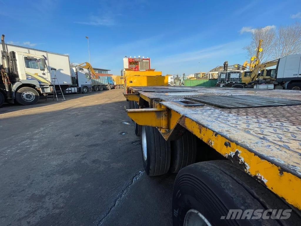 Goldhofer STZ-L5-54 Lowbed with Ramps 5 Axle 4 Steerin Axle Low loader-semi-trailers