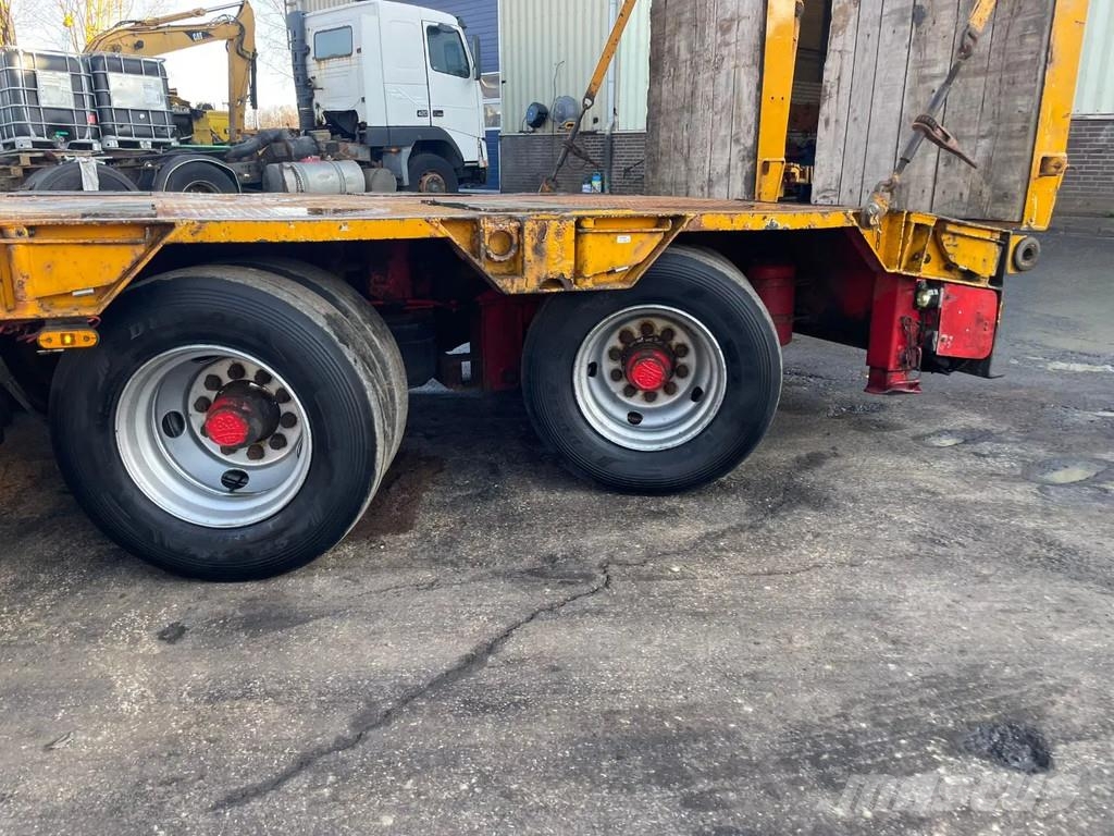 Goldhofer STZ-L5-54 Lowbed with Ramps 5 Axle 4 Steerin Axle Low loader-semi-trailers