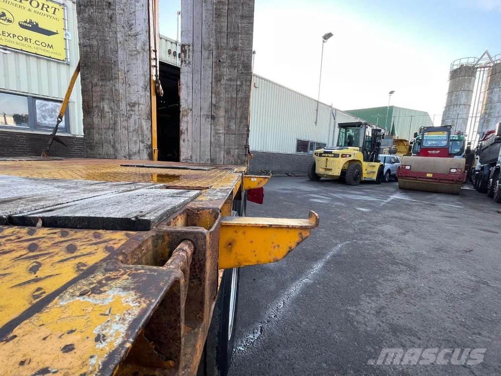 Goldhofer STZ-L5-54 Lowbed with Ramps 5 Axle 4 Steerin Axle Low loader-semi-trailers