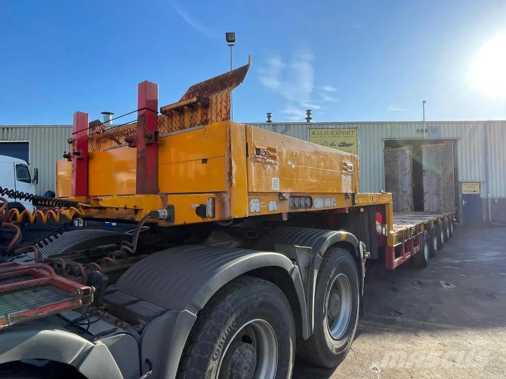 Goldhofer STZ-L5-54 Lowbed with Ramps 5 Axle 4 Steerin Axle Low loader-semi-trailers