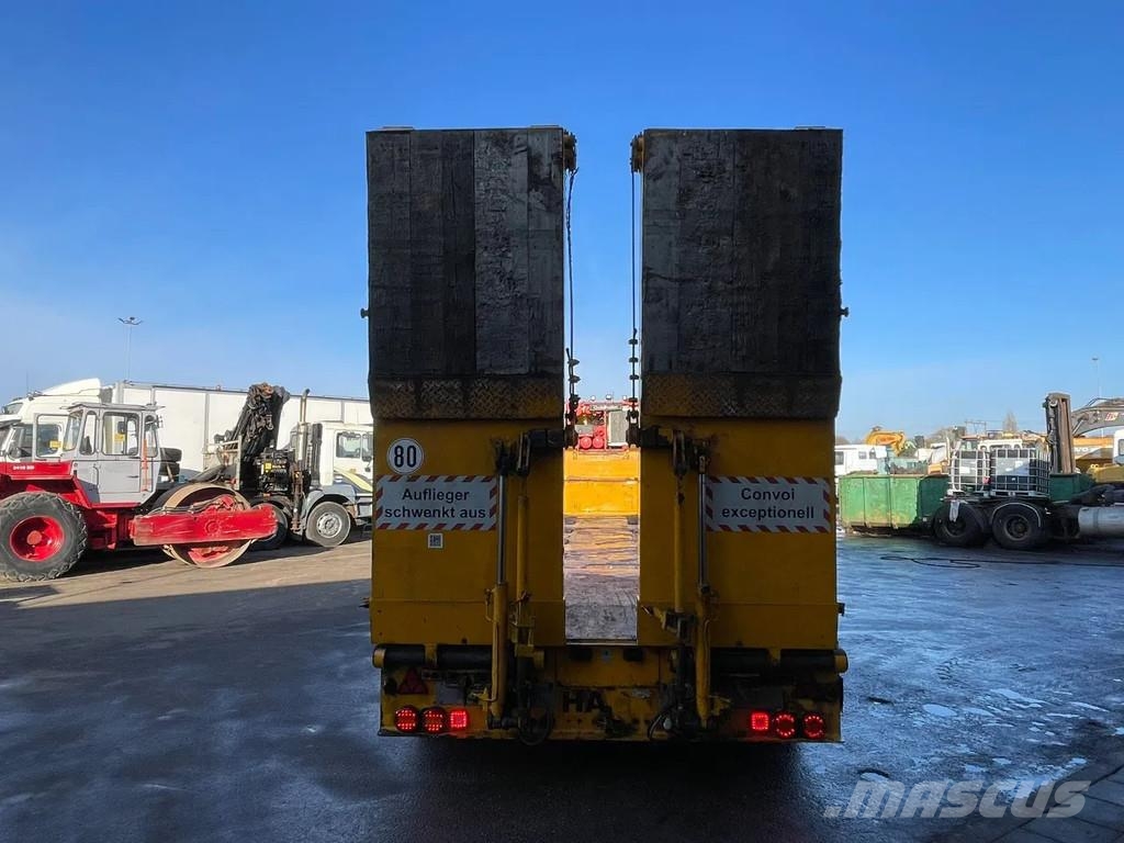 Goldhofer STZ-L5-54 Lowbed with Ramps 5 Axle 4 Steerin Axle Low loader-semi-trailers