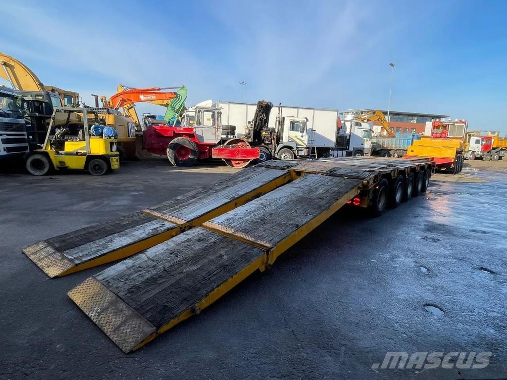Goldhofer STZ-L5-54 Lowbed with Ramps 5 Axle 4 Steerin Axle Low loader-semi-trailers