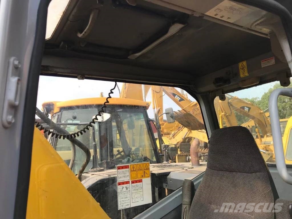 Komatsu PC 128 US 中型挖掘机