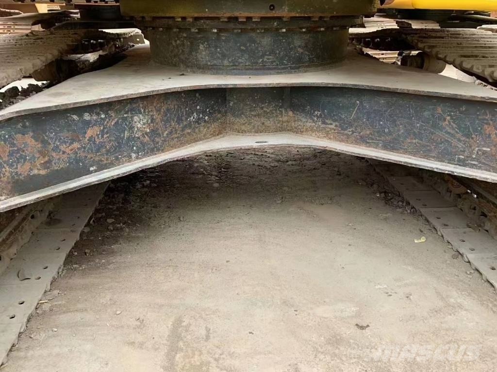Komatsu PC 138 US 中型挖掘机