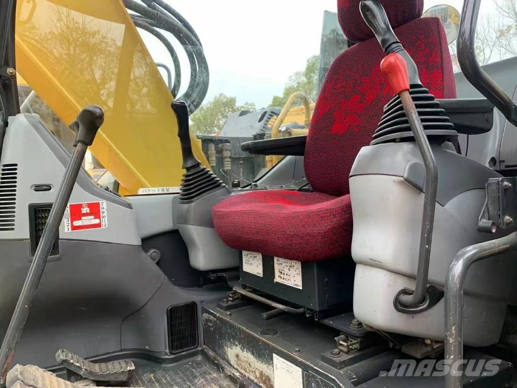 Komatsu PC 138 US 中型挖掘机