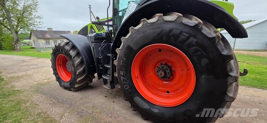 CLAAS Axion 920 Cmatic Трактори