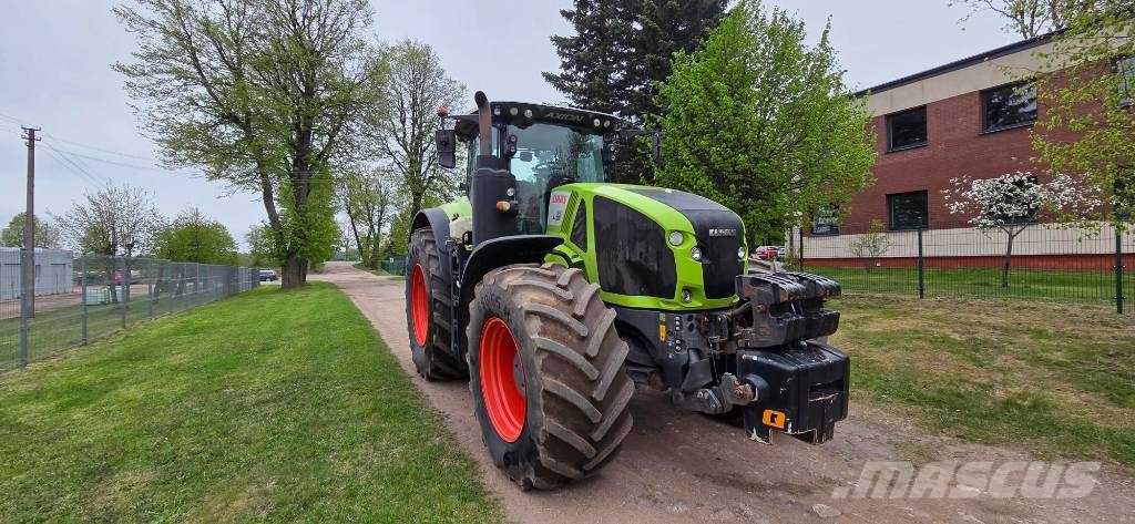 CLAAS Axion 920 Cmatic Трактори