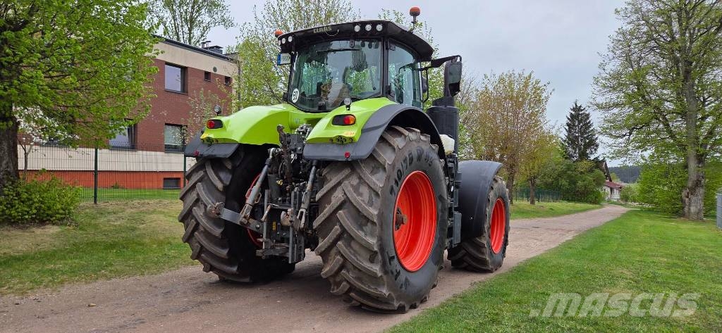 CLAAS Axion 920 Cmatic Трактори