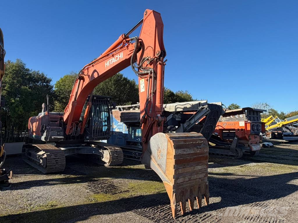Hitachi ZX 210 LC-5B Kāpurķēžu ekskavatori