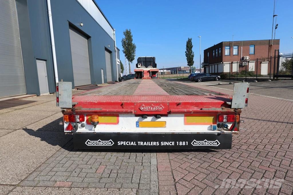 Nooteboom MCO-121-08V, double extendable 8-Axle Semi-Trailer Diepladers