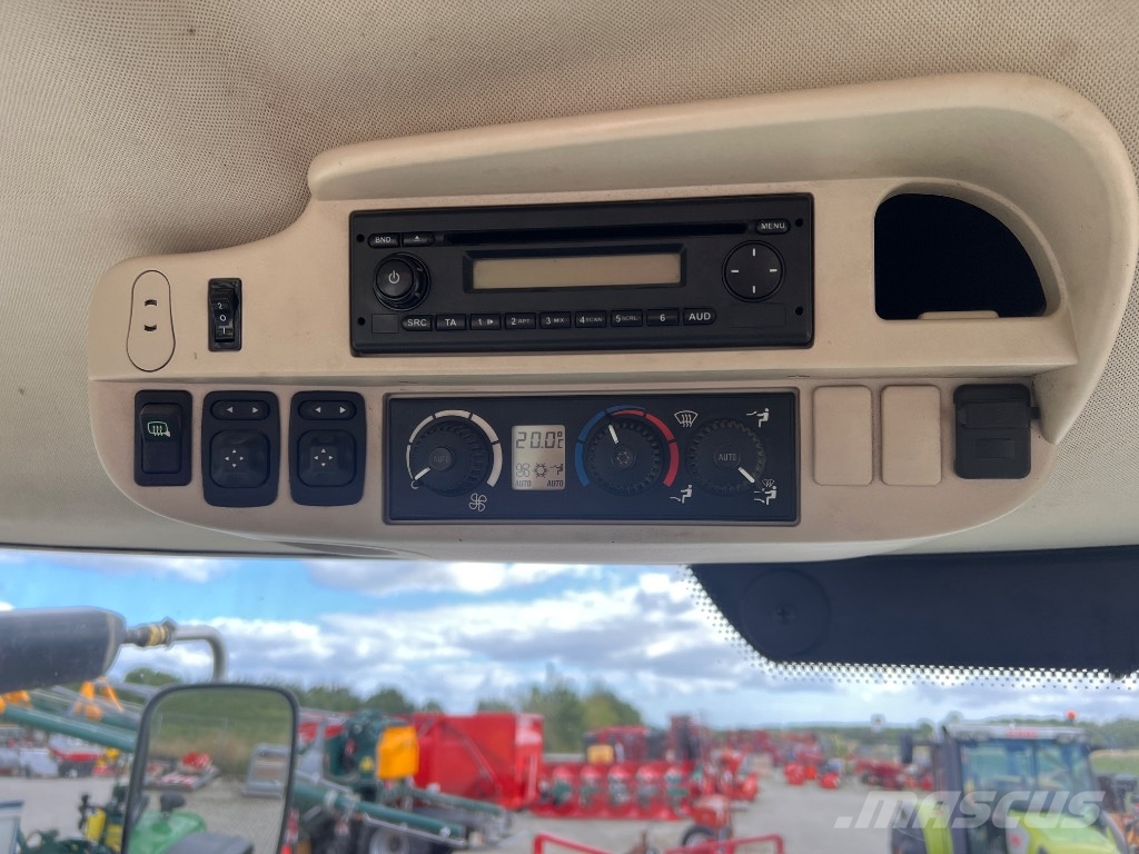 John Deere 6215 R الجرارات