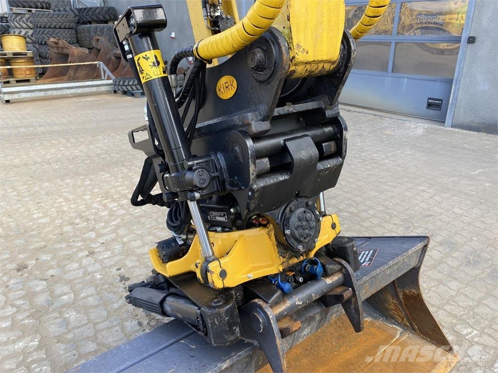 Komatsu PW118MR-11 Ekskavatori uz riteņiem