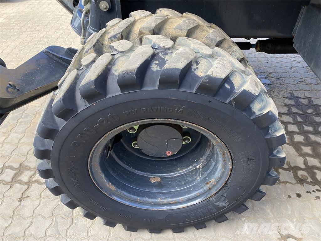 Komatsu PW118MR-11 Ekskavatori uz riteņiem