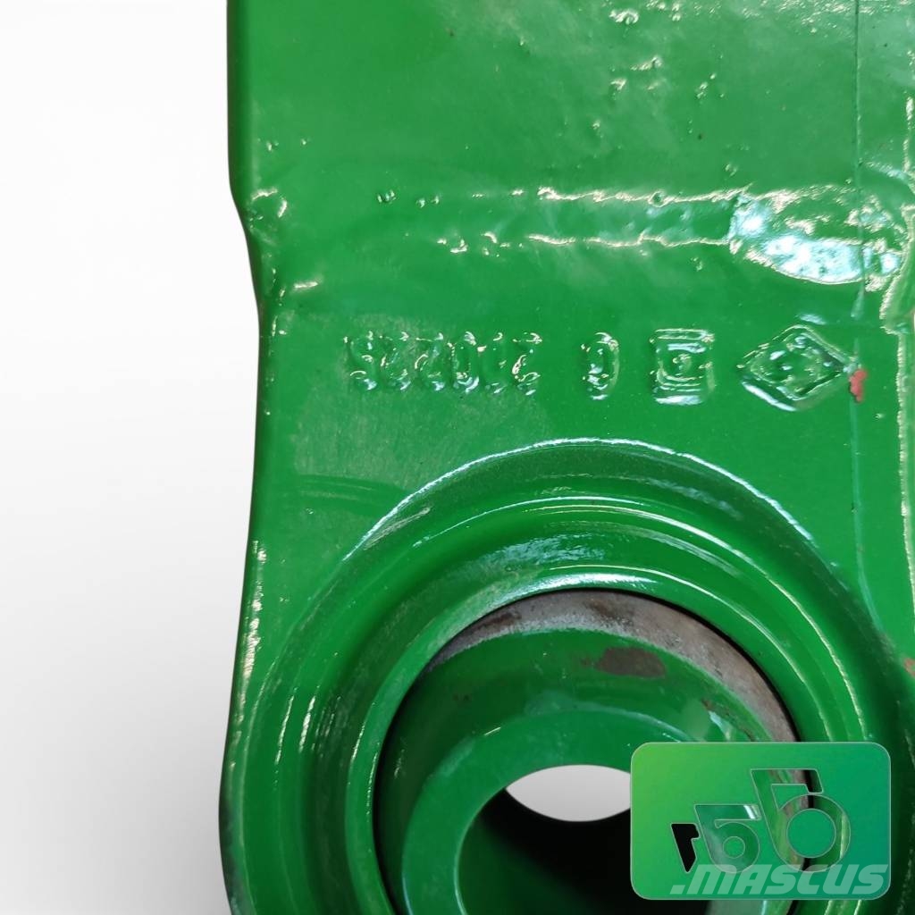 John Deere 6320 Arm Lifting arm Hook Lower link AL117717 AL16 Podvozky a zavěšení kol