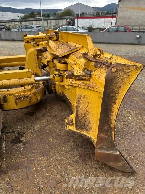 Komatsu D 61 PXI-23 Buldozer sobre oruga