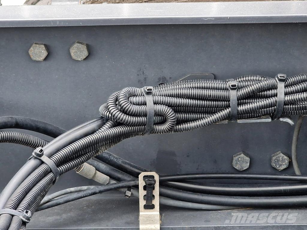 Scania R520 V8 NGS retarder - steel / air - navi - fridge Sattelzugmaschinen