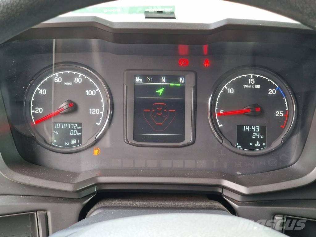 Scania R520 V8 NGS retarder - steel / air - navi - fridge Sattelzugmaschinen