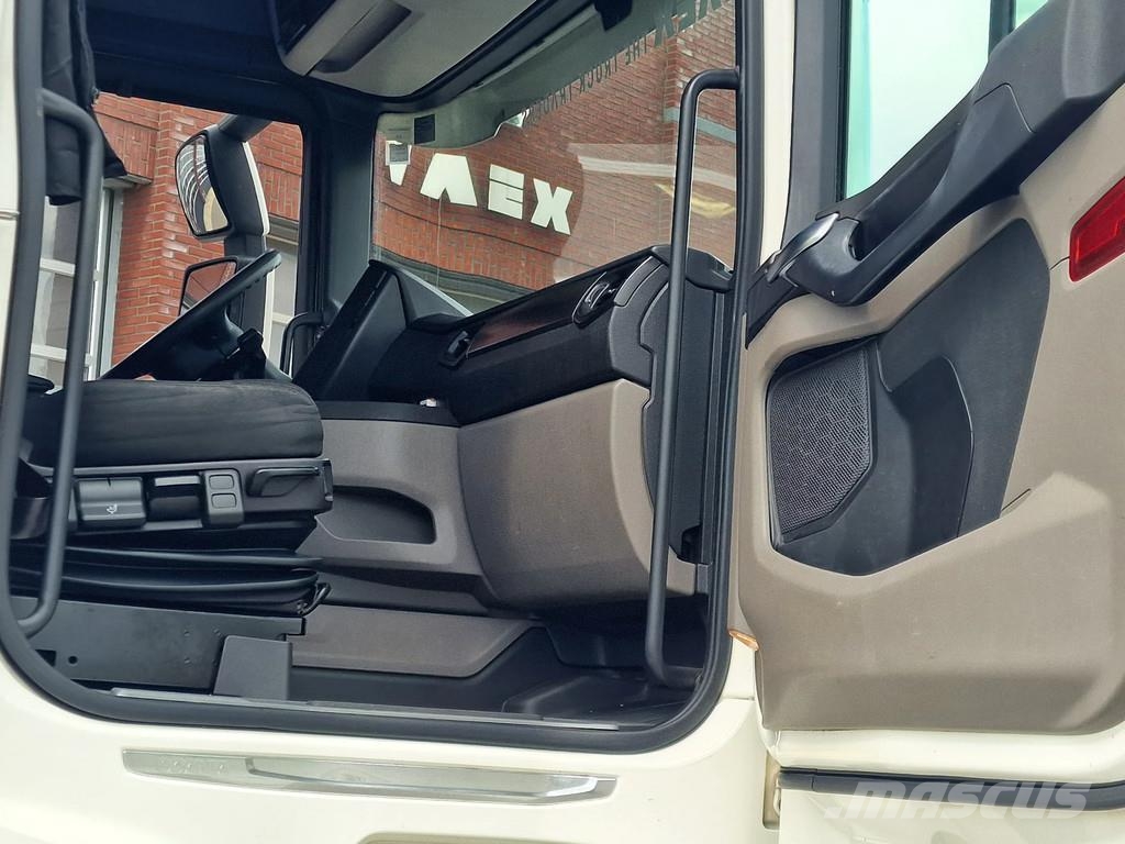 Scania R520 V8 NGS retarder - steel / air - navi - fridge Sattelzugmaschinen