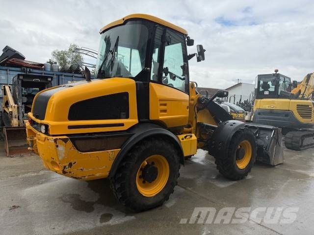 JCB 409 Kolesni nakladalci