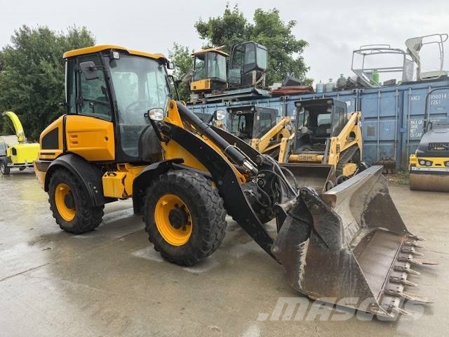 JCB 409 Kolesni nakladalci