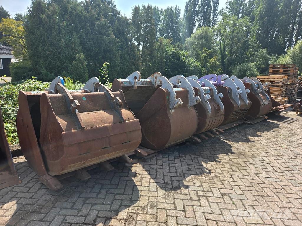  Diversen Dieplepels, brede bakken, puinbak en kopp دلاء