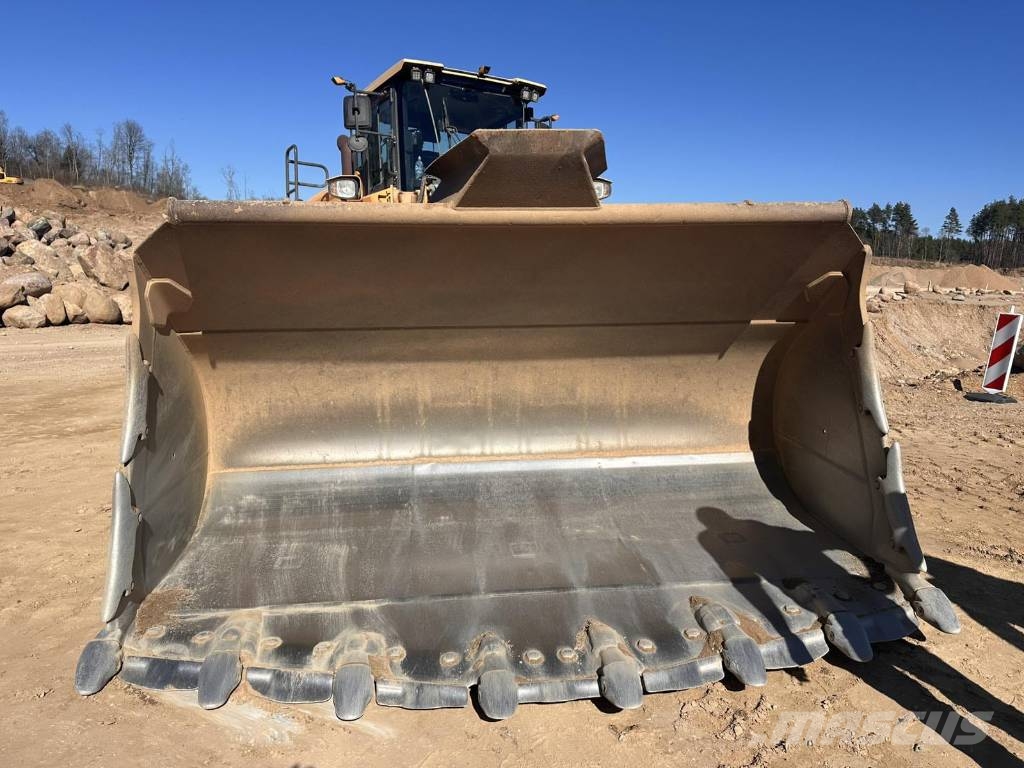 Hyundai HL 975 دلاء