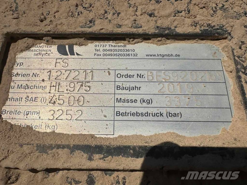 Hyundai HL 975 دلاء