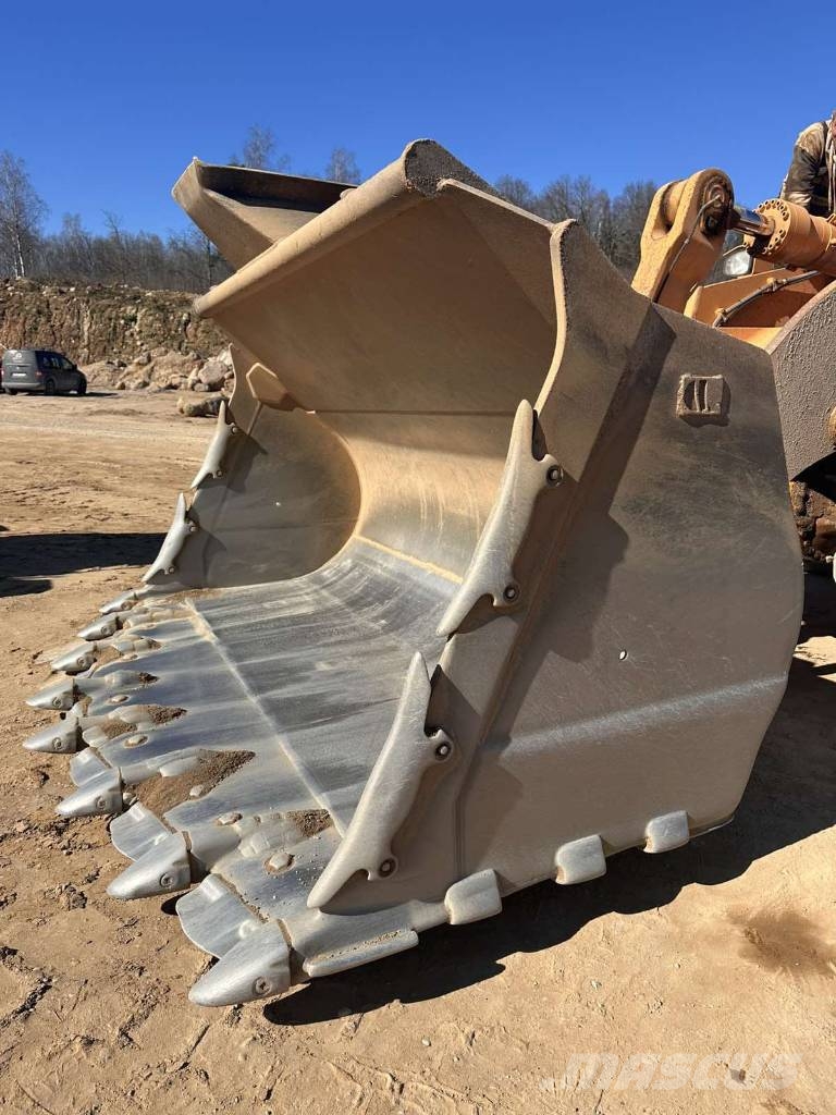 Hyundai HL 975 دلاء