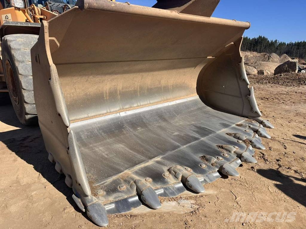 Hyundai HL 975 دلاء