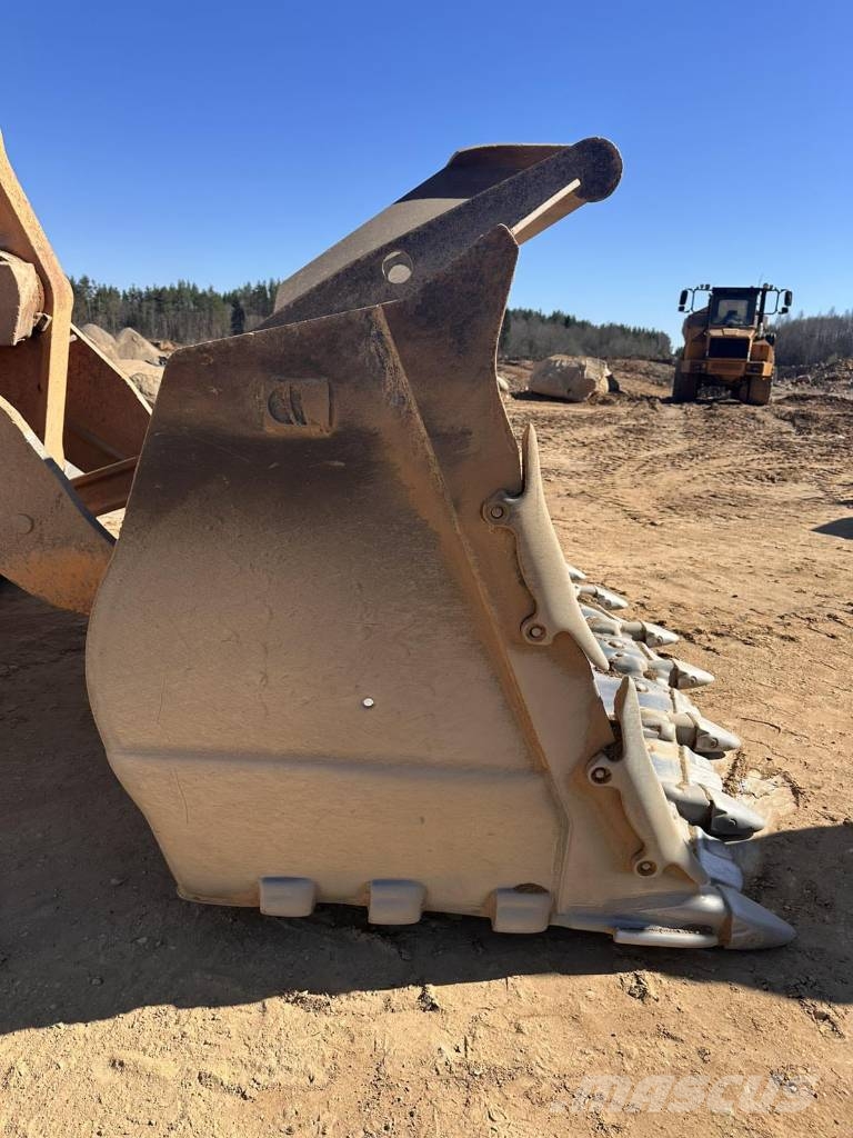 Hyundai HL 975 دلاء
