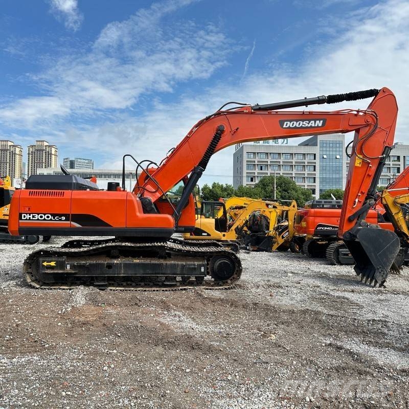 Doosan DH300LC-9 Raupenbagger