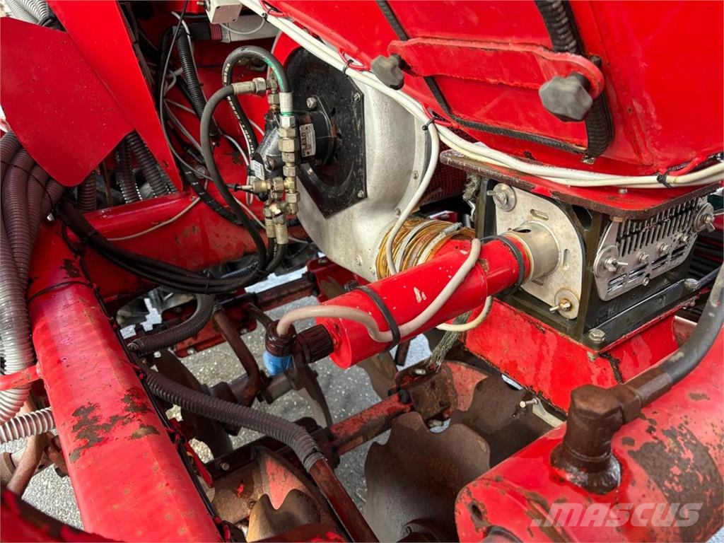 Horsch Pronto 6DC mit Düngeeinrichtung Drillmaschinenkombination