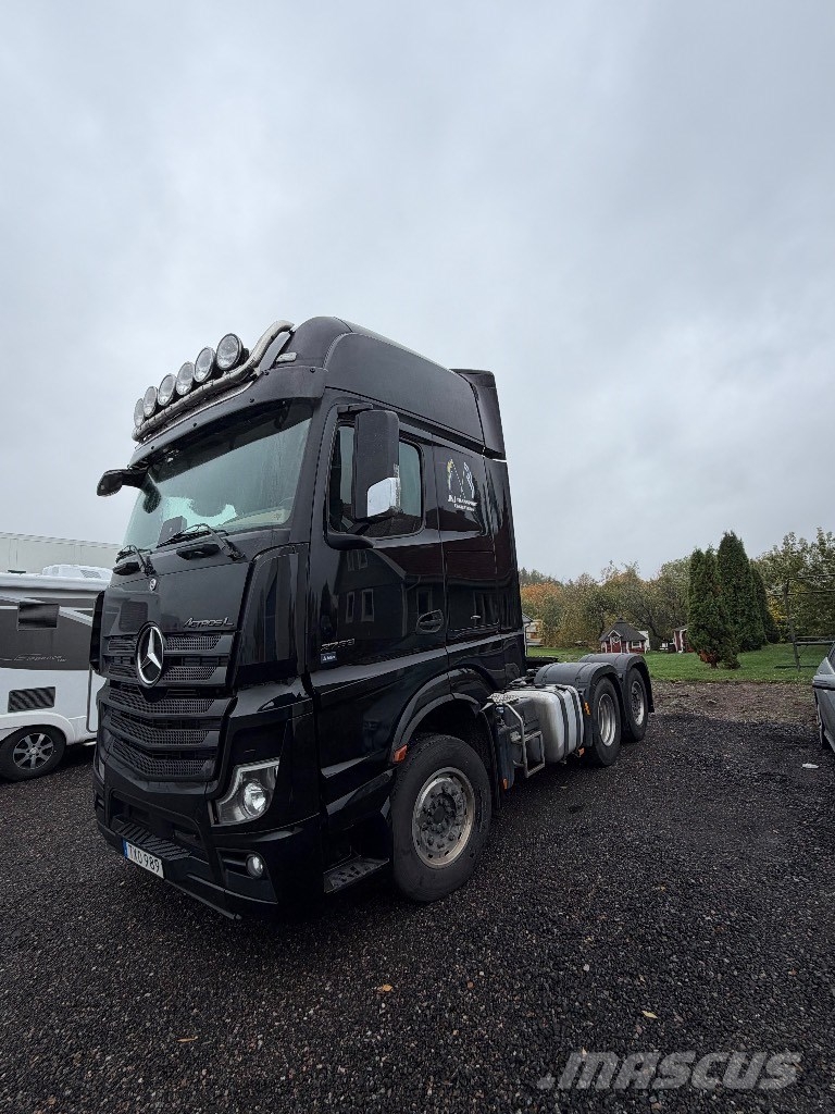 Mercedes-Benz Actros L Sadulveokid