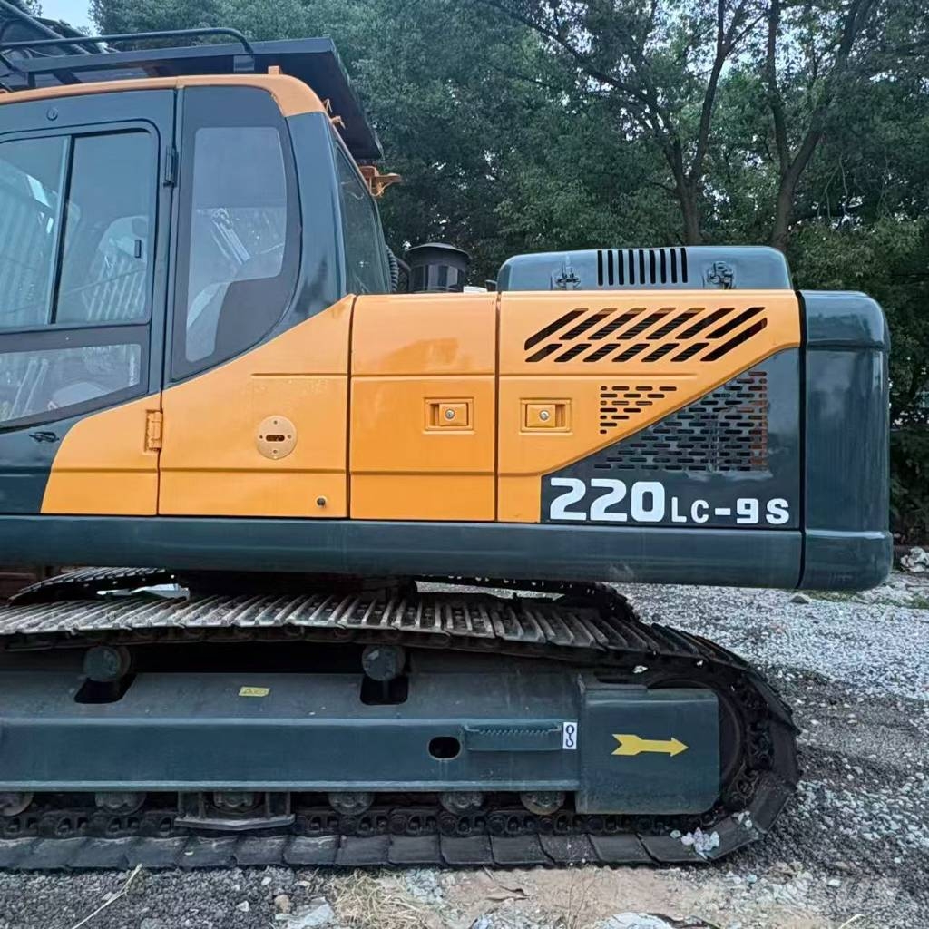 Hyundai 220LC-9S Raupenbagger