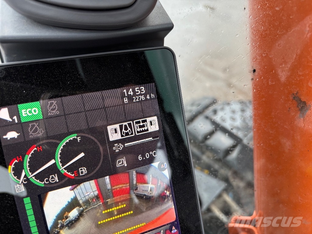 Hitachi ZX 135 US-7 / Rototilt, Rasvari, Stage V 履带挖掘机